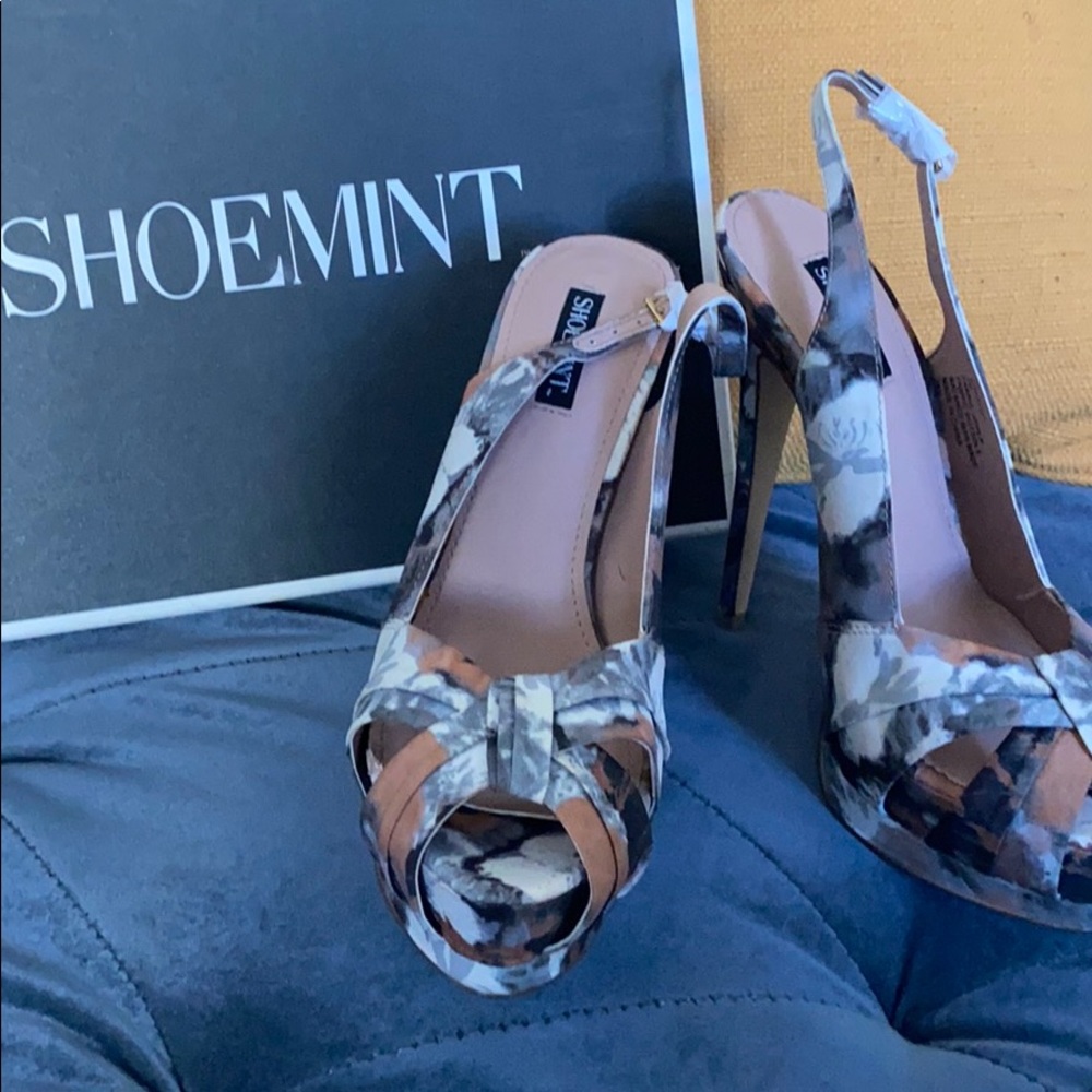 Leslie - Floral from Shoemint